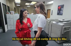 Bố dượng trúng số phang cùng lúc ái nữ và em trợ lý riêng